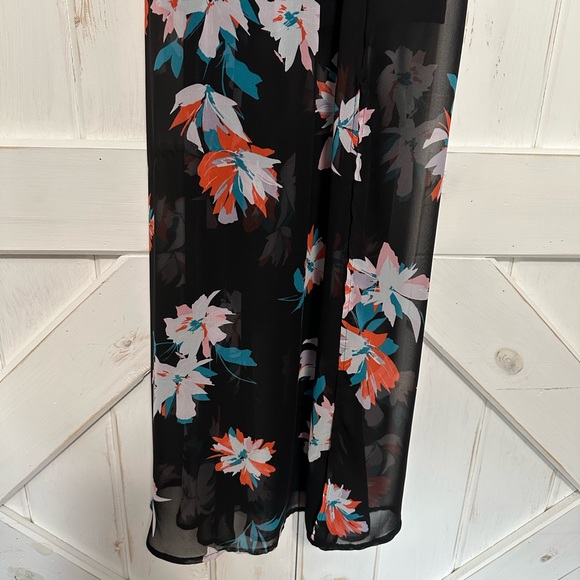 Summer Maxi Dress with Floral Pattern - Picture 2 of 3